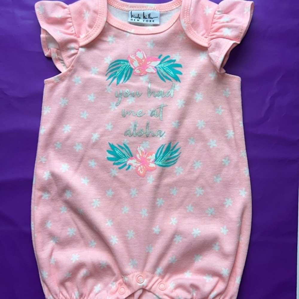 🛍 PRETTY LITTLE GIRLS OUTFIT SIZE 0-3 MONTHS 🛍